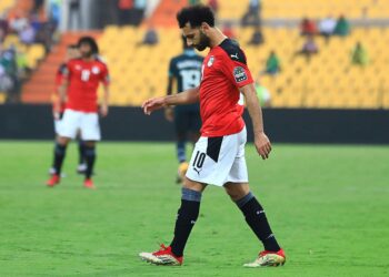 REAKSI Mohamed Salah selepas Mesir tewas kepada Nigeria dalam aksi pembukaan Kumpulan D, Piala Negara-Negara Afrika di Stade Roumde Adjia, Garoua, Cameroon semalam. – AFP