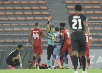 INSIDEN tegang ketika menentang Negeri Sembilan menyebabkan Sarawak United menerima padah.