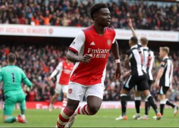 BUKAYO Saka meraikan gol pembukaan Arsenal di Stadium Emirates, London.