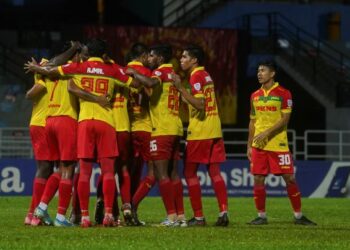 PEMAIN-pemain Selangor meraikan jaringan pada perlawanan Piala Malaysia 2021 ketika berdepan Perak di Stadium MBPJ, malam ini. Gambar: SHIDDIEQIIN ZON