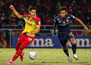 AKSI pemain Selangor ketika menentang Kuala Lumpur City di Stadium Majlis Bandaraya Petaling Jaya kelmarin serba tidak menjadi. – IHSAN SELANGOR FC