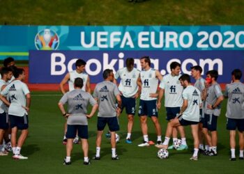 SKUAD Sepanyol sedang menjalani sesi latihan menjelang aksi kedua kumpulan E menentang Poland.-AFP