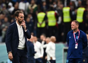 REAKSI Gareth Southgate selepas England tewas kepada Perancis dalam suku akhir Piala Dunia Qatar di Doha, semalam. - AFP