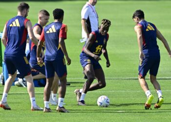 SKUAD Sepanyol menjalani latihan semalam menjelang pertemuan menentang Maghribi dalam perlawanan 16 terakhir. - AFP