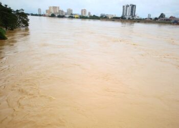 Sungai Kelantan di Tangga Krai mencatat paras amaran setakat pukul 10 pagi ini.