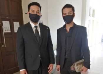 SYED Shah Iqmal Syed Mohammad Shaiful (kanan) hadir di Mahkamah Sesyen Petaling Jaya bagi sebutan kesnya atas pertuduhan cabul dan seks luar tabii. - FOTO/NORLIZAH ABAS