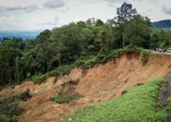 AGENSI kerajaan perlu menjalin kerjasama dengan pelbagai pihak dalam usaha mengukuhkan aspek pencegahan dan pemantauan isu alam sekitar. GAMBAR HIASAN