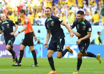 MITCHELL Duke muncul wira buat Australia selepas meledak gol kemenangan ke atas Tunisia di Stadium Al Janoub sebentar tadi.