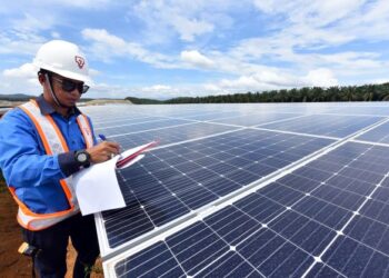 PROJEK tenaga solar di Bukit Selambau yang dibangunkan oleh TNB
sebagai sumber tenaga boleh diperbaharui. – GAMBAR HIASAN