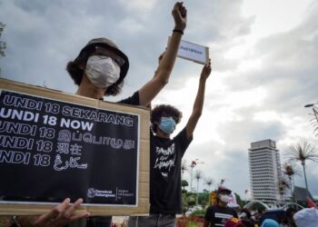 KELULUSAN menurunkan had undi ke 18 tahun perlu dilihat dari segala aspek agar tidak memberi kemudaratan kepada negara.