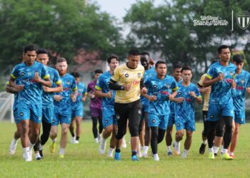 SKUAD Terengganu ketika menjalani latihan menjelang perlawanan terakhir Liga Super musim ini menentang Penang FC pada 12 September lalu.- IHSAN TERENGGANU FC