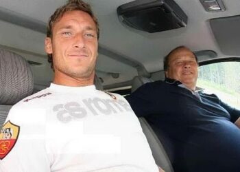 FRANCESCO Totti bersama bapanya Enzo.
