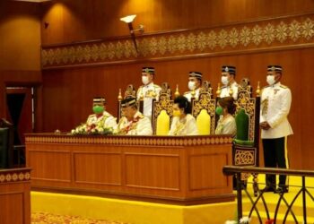 TUANKU Syed Sirajuddin Putra Jamalullail ketika merasmikan sidang DUN Perlis Ke-14 di Kompleks DUN Perlis, Kangar, hari ini.