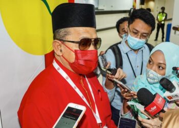 SHAHIDAN  Kassim ditemui pemberita selepas majlis perasmian serentak Perhimpunan Agung Pergerakan Wanita, Pemuda dan Puteri UMNO yang disempurnakan Timbalan Presiden UMNO, Datuk Seri Mohamad Hasan di Dewan Merdeka Pusat Dagangan Dunia Putra (PWTC) hari ini. - UTUSAN/AMIR KHALID