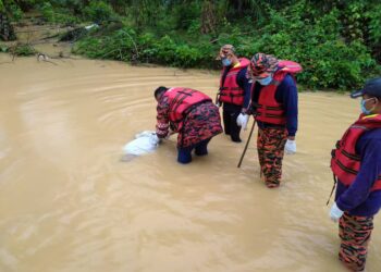 KAWASAN mayat mangsa ditemukan di Sungai Puas dekat Kampung Gintong, Pahang hari ini.