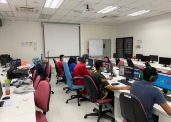 Kejohanan UMT e-Sailing League 2021 July Series berlangsung di Makmal Sains Nautika, UMT, Terengganu, baru-baru ini.