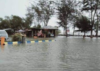 KAWASAN Dataran Batu 23 Sungai Nibong, Sabak Bernam antara yang sering terjejas dengan   fenomena air pasang besar. -GAMBAR HIASAN