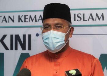 IDRIS Ahmad pada Majlis Perasmian Penutup Persidangan Halal Kebangsaan 2021 di Kompleks Islam Putrajaya. - UTUSAN/FAISOL MUSTAFA