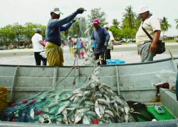 PENAT lelah nelayan keluar menangkap ikan mesti berbaloi dengan harga belian oleh peraih.