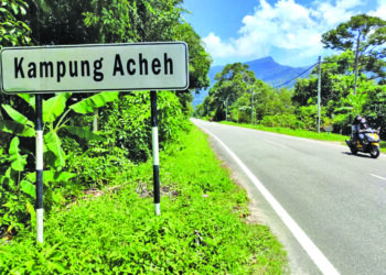 PAPAN tanda Kampung Acheh yang dibuka oleh ulama,  Teungku Muhammad Arsyad.  -UTUSAN/OTHMAN YAHAYA