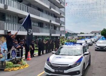 ZAINAL Abidin Kasim menyempurnakan pelepasan MPV Honda Civic di Sekolah Latihan Asas Kepolisan Kuala Muda di Sungai Petani, Kedah.