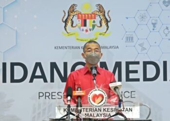 NOOR Azmi Ghazali bercakap dalam sidang akhbar PICK KID di Kementerian Kesihatan, Putrajaya. - UTUSAN/FAISOL MUSTAFA