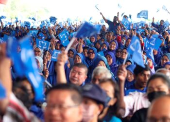 KEPIMPINAN UMNO Kelantan perlu memahami bahawa anak-anak muda mahu melihat parti berejuvenasi sebagai harapan baharu mereka bagi memastikan UMNO terus relevan menempuh cabaran mendatang. 
– UTUSAN/KAMARUL BISMI KAMARUZAMAN