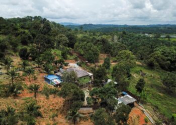 Kampung Melayu Bukit Tarek di Mukim Ulu Yam yang tiada infrastruktur asas seperti elektrik, air dan jalan raya walaupun terletak kurang 60 kilometer dari ibu negara, Kuala Lumpur .- SHIDDIEQIIN ZON