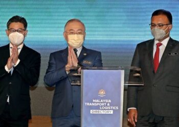 WEE KA SIONG merasmikan Majlis Anugerah Kecemerlangan Pengangkutan dan Logistik Antarabangsa Kuala Lumpur 2021 di Putrajaya. - UTUSAN/FAISOL MUSTAFA