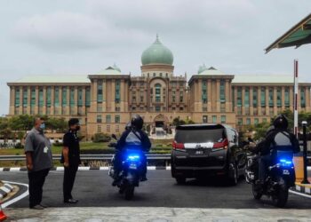 SEBUAH portal berita baru-baru ini melaporkan surat Yang Dipertua Dewan Rakyat menjawab warkah Yang di-Pertuan Agong menjelaskan kedudukan mutakhir bilangan ahli Dewan Rakyat yang menyokong Perdana Menteri daripada 106 ahli Parlimen seperti mana dimaklumkan pada 3 Ogos lalu kini hanya berbaki 100 ahli Parlimen. 
-UTUSAN/FAISOL MUSTAFA