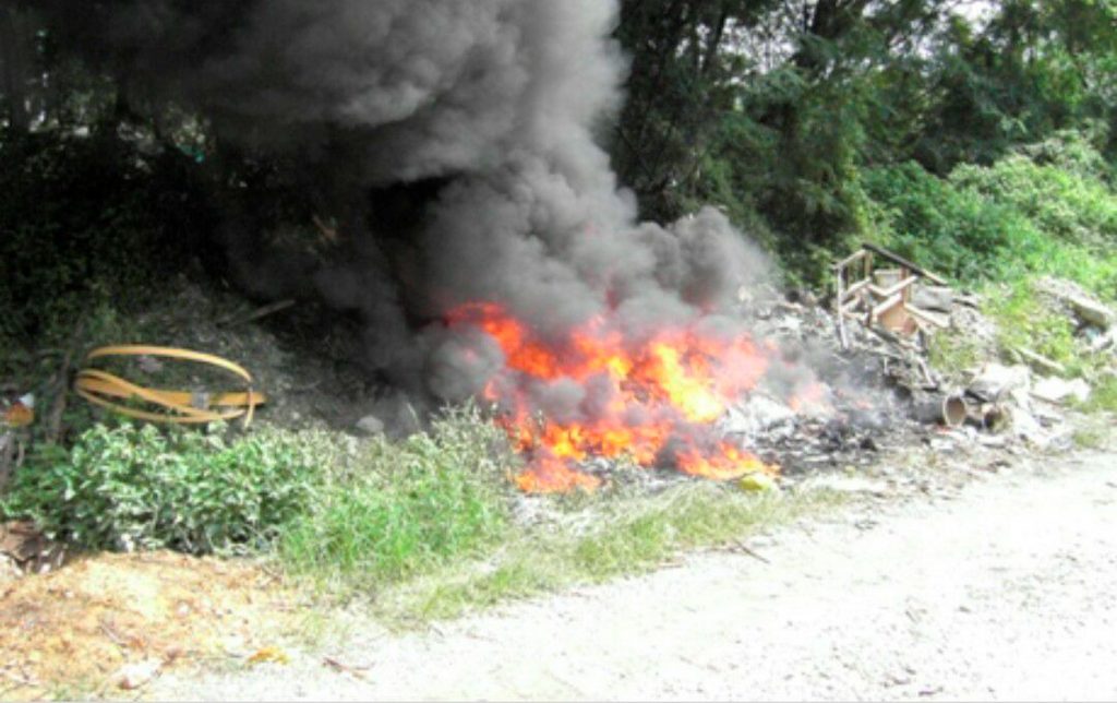Pembakaran Sampah 4076