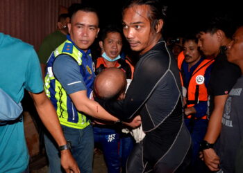 LELAKI suspek curi komponen kenderaan berjaya ditahan setelah melarikan diri dari polis dengan terjun ke dalam lombong di Jelapang, Ipoh semalam. - GAMBAR ZULFACHRI ZULKIFLI