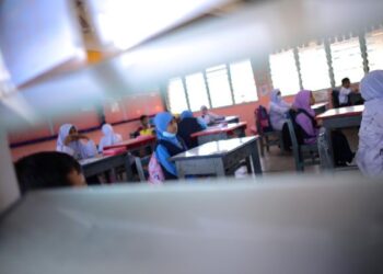 Ada pihak membantah pelaksanaan pengenalan tulisan Jawi dalam kurikulum mata pelajaran Bahasa Melayu untuk murid tahun empat di sekolah jenis kebangsaan. – Gambar hiasan/Puqtra Hairry