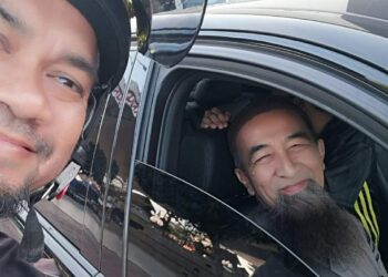 GAMBAR Ustaz Azhar Idrus memandu kereta setelah kesihatannya semakin pulih tular di media sosial hari ini.- MEDIA SOSIAL