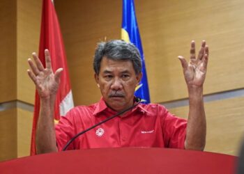 MOHAMAD Hasan ketika menyampaikan ucapan perasmian pada Majlis Wacana Aaspirasi UMNO (WAU) sempena Ulang Tahun UMNO ke-76 yang berlangsung di Menara Dato’ Onn, Pusat Dagangan Dunia Kuala Lumpur (WTCKL) di sini, hari ini. -UTUSAN/MUHAMAD IQBAL ROSLI