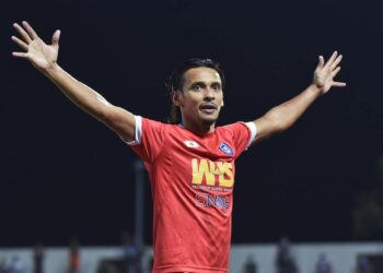 AMRI Yahyah meraikan jaringannya ketika membantu Sabah mengalahkan Melaka United 3-1 dalam aksi Liga Super, Rabu lalu. - IHSAN SABAH FC