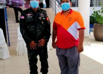 Norihan Tari (kanan) dan Rosman Kasman  pada Majlis Menyambut Kepulangan Wira Negara itu di Ibu Pejabat Batalion 3 PGA, Bidor, Perak tengah hari semalam.