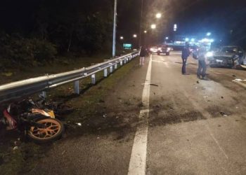 Keadaan motosikal ditunggang Timbalan Pengerusi 2 Lajnah Kebajikan dan Kemasyarakatan Pas Pahang, Abdul Muzir Samsudin yang dilanggar sebuah kereta di Kilometer 61 Lebuh Raya Kuala Lumpur-Karak di Bentong semalam.