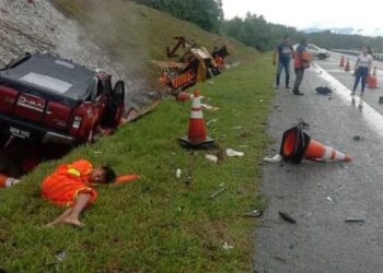 Keadaan kemalangan membabitkan tiga buah kenderaan di Kilometer 9.3 Lebuhraya Seremban-Port Dickson, Seremban yang turut mengakibatkan tiga pekerja penyelenggaraan lebuh raya cedera.-Gambar media sosial