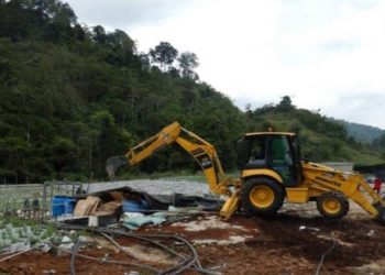 SEBUAH jengkaut digunakan dalam Ops Lestari 2 di Lembah Bertam, Cameron Highlands.