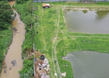 GAMBAR yang dirakam dron menunjukkan sebuah kilang angsa haram di Pajam, Nilai yang disyaki melepaskan sisa buangan ke sungai Batang Benar hingga menyebabkan pencemaran - GAMBAR Ihsan Jabatan Alam Sekitar Negeri Sembilan.