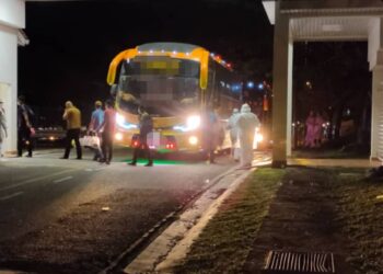 GAMBAR tular dalam aplikasi WhatsApp yang didakwa merupakan pesakit Covid-19 yang tiba di Hospital Tampin malam tadi bagi mendapatkan rawatan.