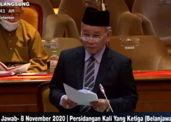 AZAMI Mohd. Nor menjawab soalan dalam Sidang DUN Kelantan di Kota Bharu hari ini