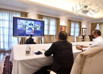 MUHYIDDIN Yassin mempengerusikan Mesyuarat Majlis Tertinggi Perikatan Nasional secara sidang video di Putrajaya.