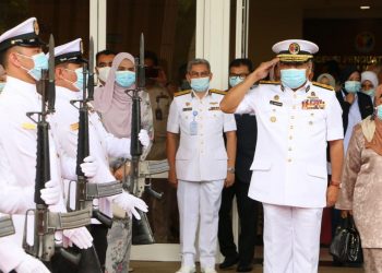 IBRAHIM Mohamed mengakhiri tugas di Maritim Malaysia kerana bersara wajib dan diraikan dalam satu majlis di Ibu Pejabat Maritim Malaysia, Putrajaya, hari ini.