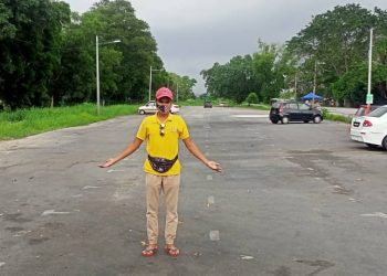 MOHD. Aris Sulaiman berdiri di atas tapak pasar pagi Jumaat dan pasar malam Ahad di Jalan Paip, Meru
Klang Selangor hari ini.
UTUSAN/ABDUL RAZAK IDRIS