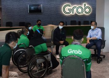 MUHYIDDIN Yassin bertemu dengan sekumpulan pemandu dan riders Grab di Pusat Pemandu Grab, Petsling Jaya, Selangor, hari ini