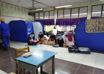 MANGSA banjir yang ditempatkan di PPS SK Kayan, Manjung yang mula dibuka sejak semalam. - GAMBAR IHSAN APM