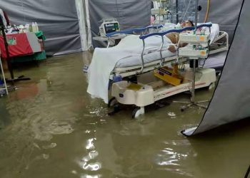 KEADAAN banjir kilat di wad kecemasan sementara Hospital Kulim, Kulim.