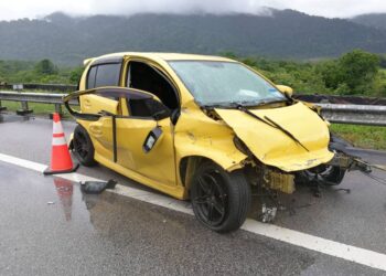 KEADAAN Perodua Myvi dipandu Mohd. Aizat Amer Mohd. Rodzuan yang rosak teruk selepas terbabas di Kilometer 317.3, Lebuhraya Pantai Timur 2 (LPT2) berhampiran susur keluar Kertih di Kemaman hari ini.